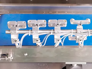 Envasadora de bolsas prefabricadas por servo motor, llenado con 4 boquillas