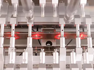 Envasadora de bolsas prefabricadas por servo motor, llenado con 4 boquillas