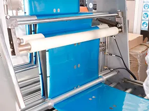 Envasadora horizontal de bolsas stand up con boquilla, llenado con 1 boquilla