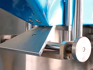 Envasadora horizontal de bolsas stand up con boquilla, llenado con 1 boquilla