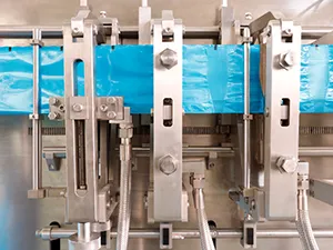 Envasadora horizontal de bolsas stand up con boquilla, llenado con 1 boquilla