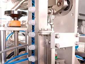 Envasadora horizontal de bolsas stand up con boquilla, llenado con 1 boquilla