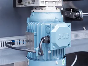 Envasadora de bolsas zipper en rollo por servo motor, llenado con 2 boquillas