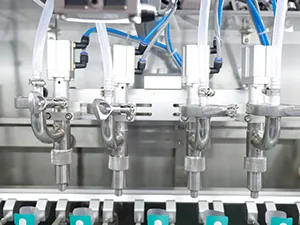 Envasadora de bolsas stand up en rollo por servo motor, llenado con 4 boquillas