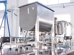 Envasadora horizontal de bolsas con spout, llenado con 2 boquillas