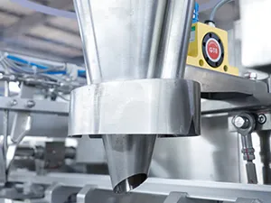 Envasadora horizontal para bolsas zipper, llenado con 1 boquilla