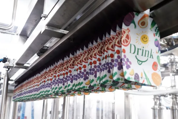 Máquina de llenado y taponado de bolsas con boquilla (con spout)