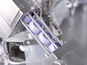 Máquina de llenado y taponado de bolsas con boquilla (con spout)