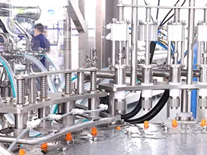 Máquina de llenado y taponado de bolsas con boquilla (con spout)