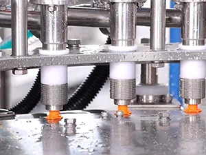 Máquina de llenado y taponado de bolsas con boquilla (con spout)