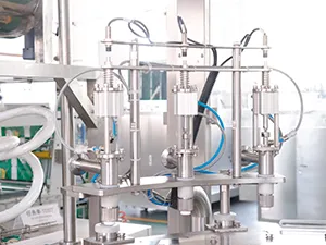 Máquina de llenado y taponado de bolsas con boquilla (con spout)