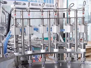 Máquina de llenado y taponado de bolsas con boquilla (con spout)